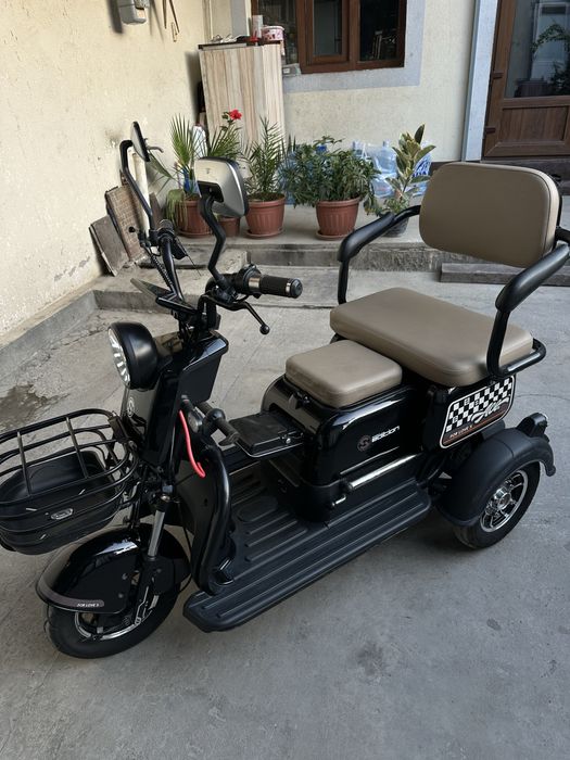 Elektro skuter 3oyoqli 60-70km yuradi bitta zaryadda tezligi 25