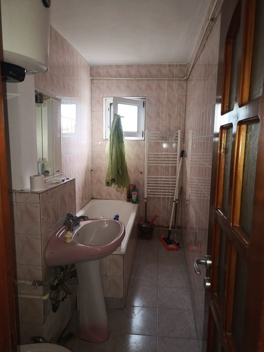 Apartament 2 camere decomandat zona hotel Traian