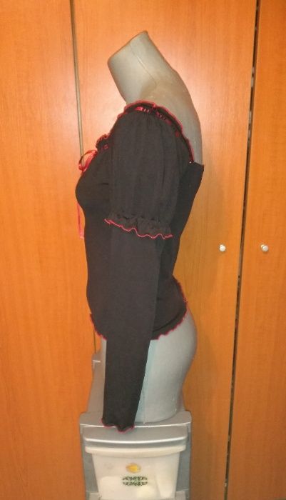 Bluza neagra eleganta cu maneca lunga, cu insertii rosii, M