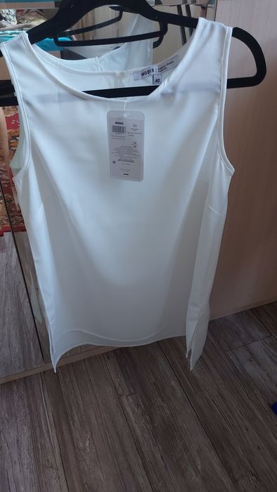 Продам новую белую блузку.