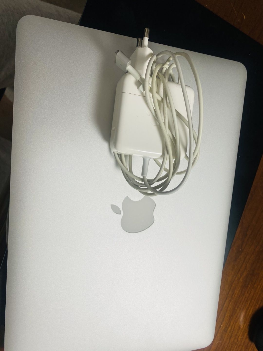 Mac book air vs Asus razen 5