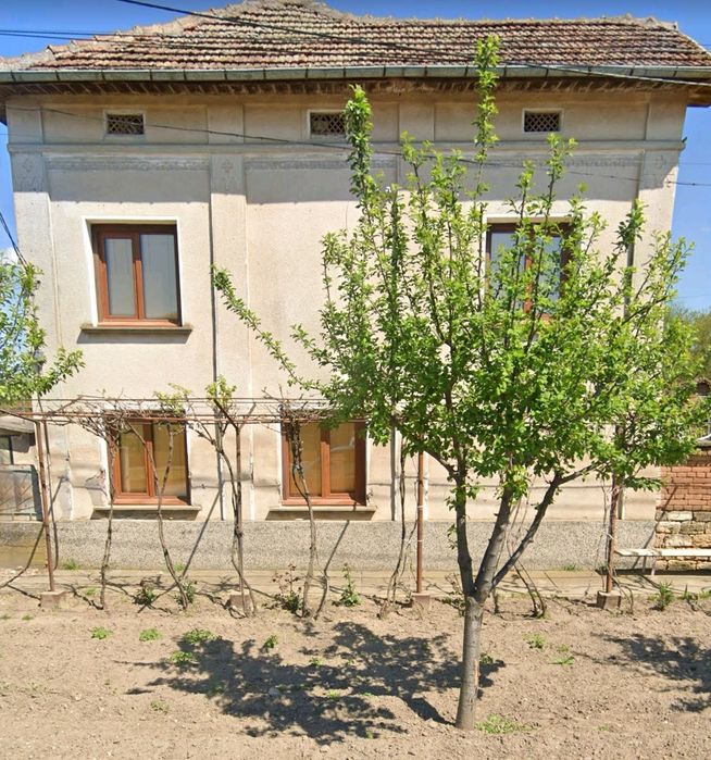 Продава се Къща в с. Долни Луковит, Област Плевен - 900 кв.м за 32 €/кв.м - Снимка #1