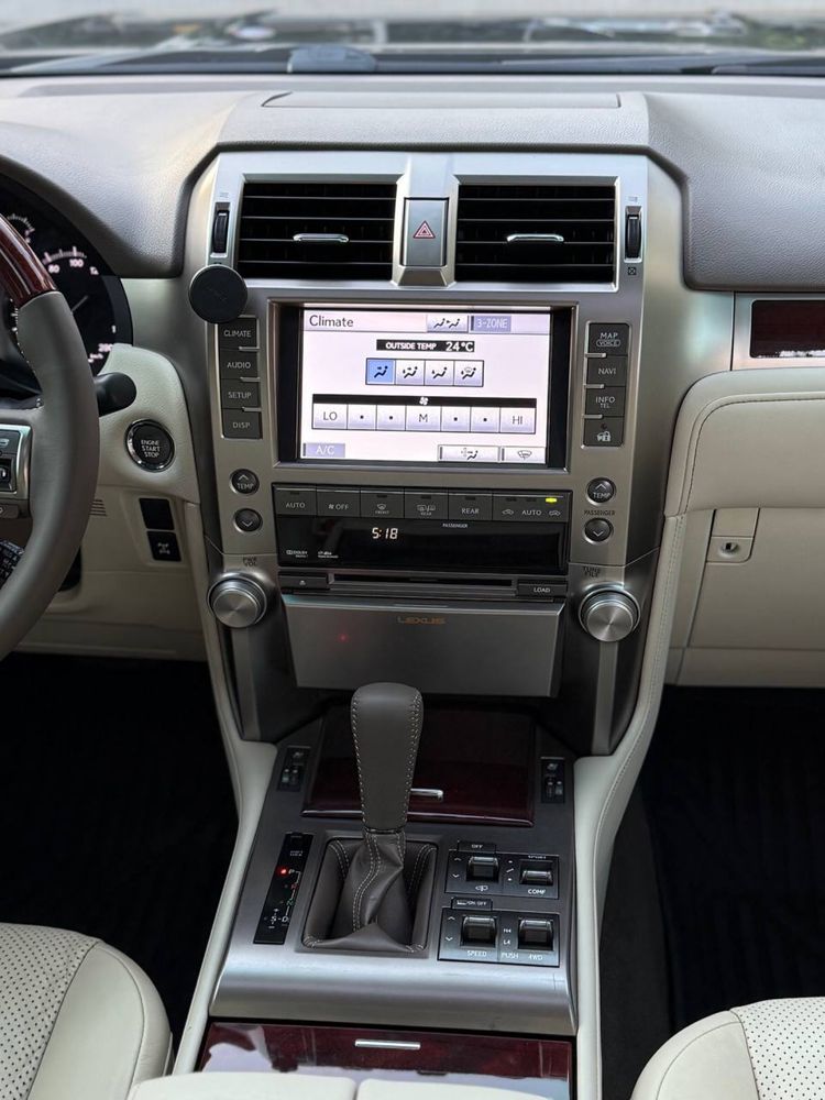 Lexus GX 460.