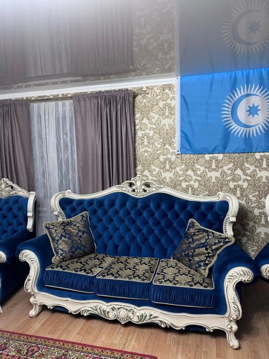 Продам диван и два кресла