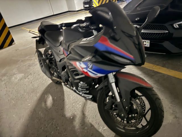 BMW.  Motosikl Xitoyniki 2022 yil 800 km yurgan endi