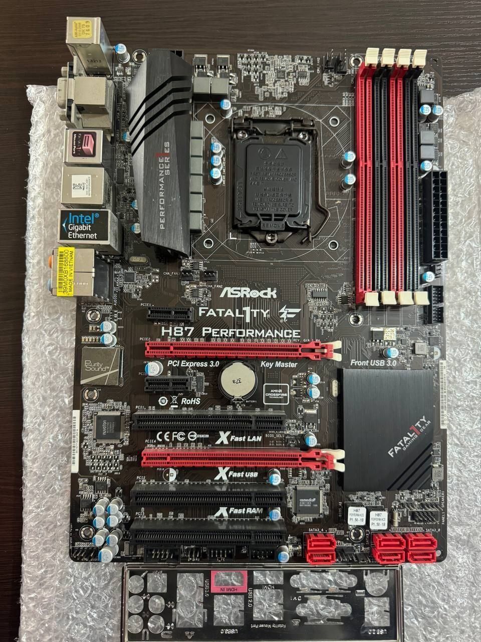 Продается  I3 6100 /B150 ASROCK/SSD256GbНовый/RAM 16GB КОЛИЧЕСТВЕ Е