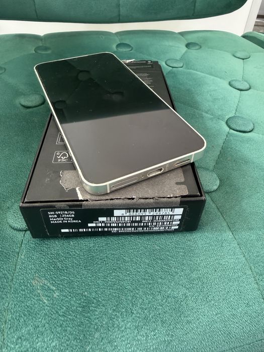 Samsung s 24 8 GB.  256GB