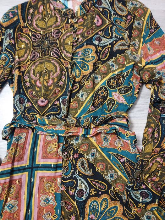 Rochie Zara, marime xs, cu nasturi si cordon in talie