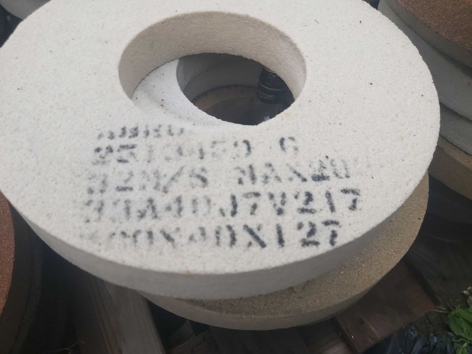 Pietre Polizor Corpuri Abrazive cu Liant Ceramica.