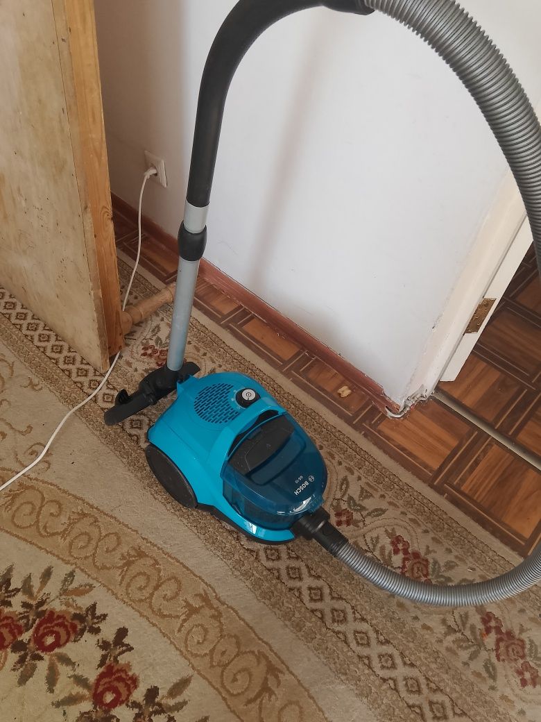 Пылесос BOSCH   .