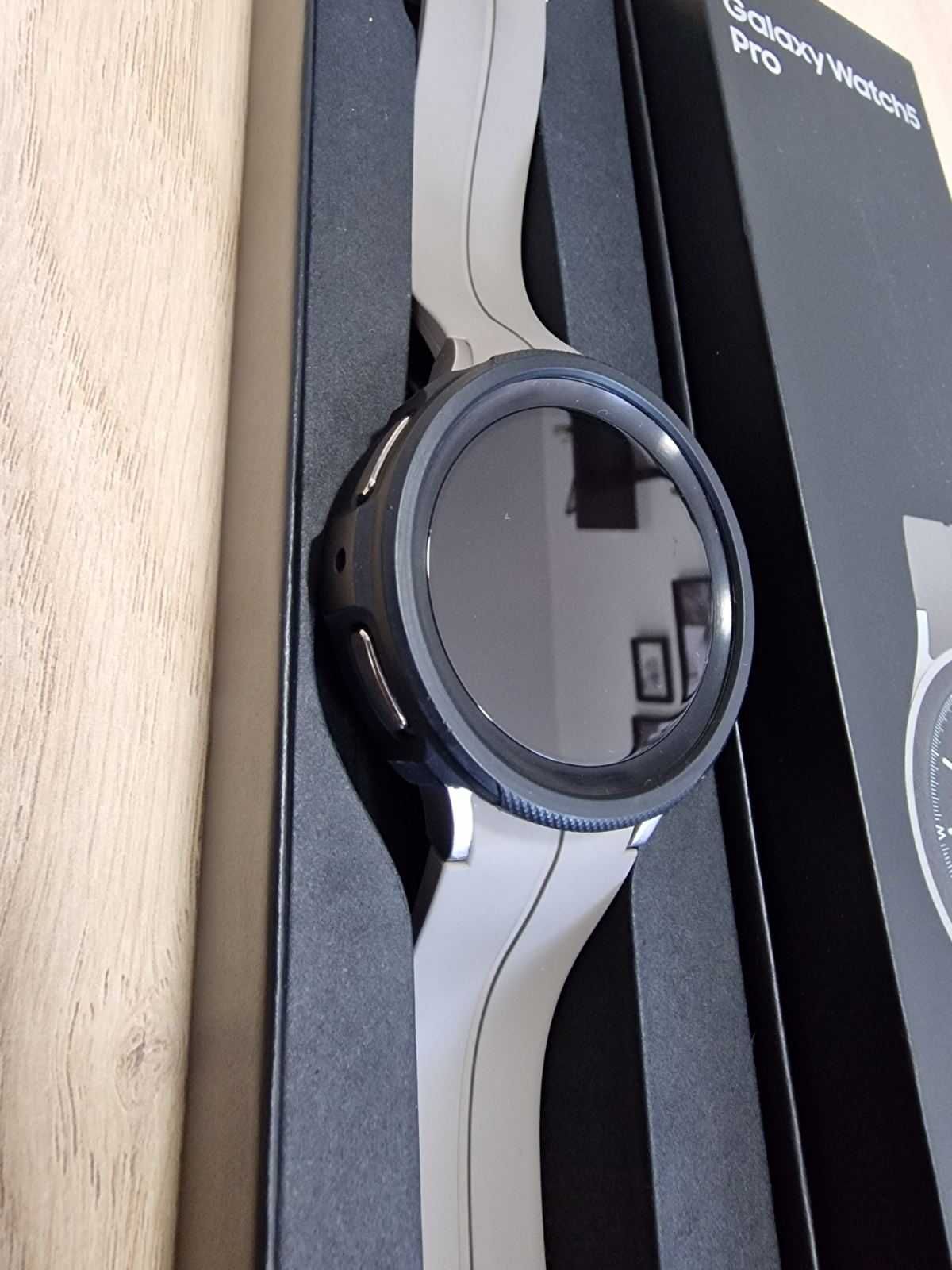 Часовник Samsung Galaxy 5 pro 45 mm Gray Titanium в Гаранция