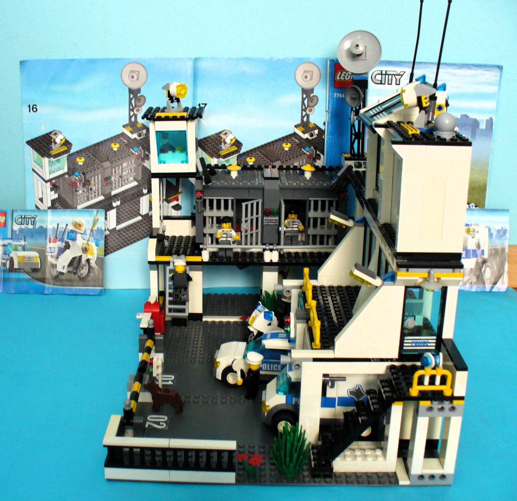 LEGO City7744 Полицейски участък+автопарк