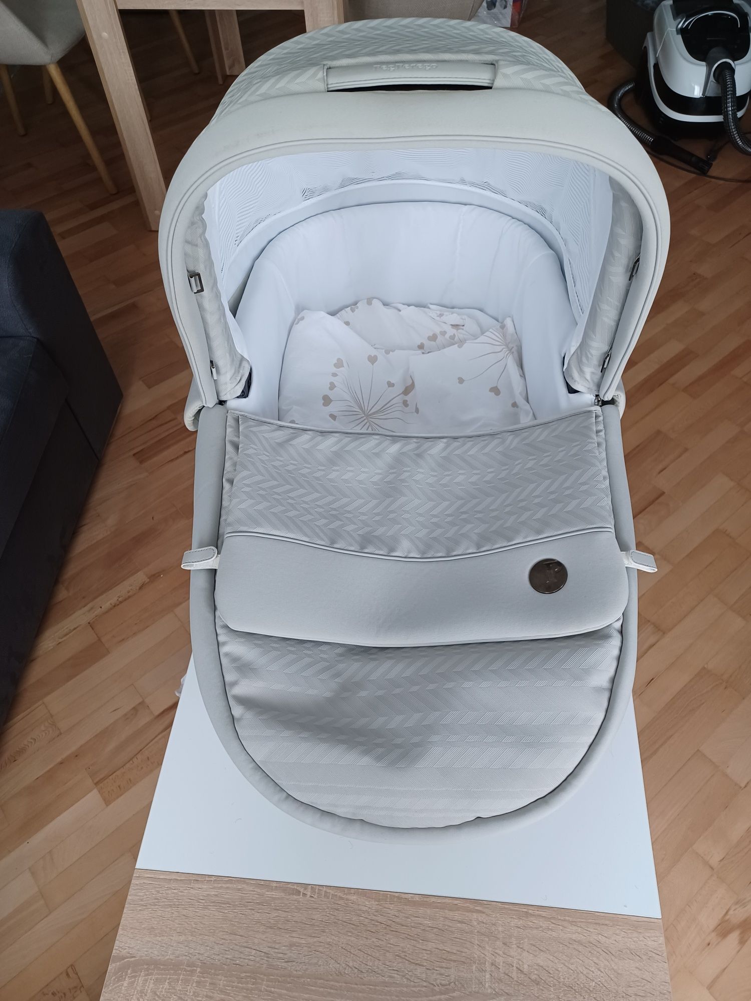 Бебешка количка Peg perego 3 в 1 + база