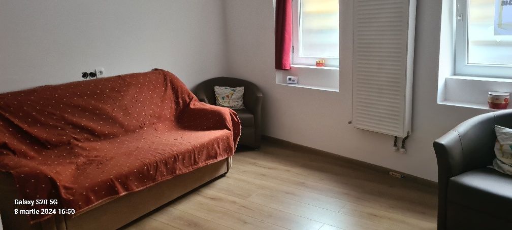 Apartament central, la curte, complet renovat