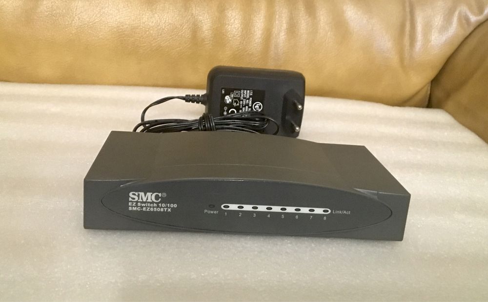 Switch Asus GX-1008 / SMC EZ6508TX - 8 porturi - 10/100 Mbs