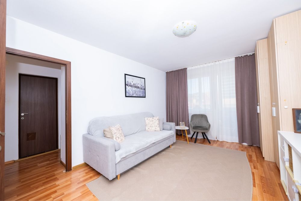 Apartament 2 camere decomandat, zona semi-centrala