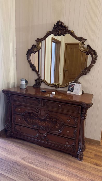 Продам комод с зеркалом