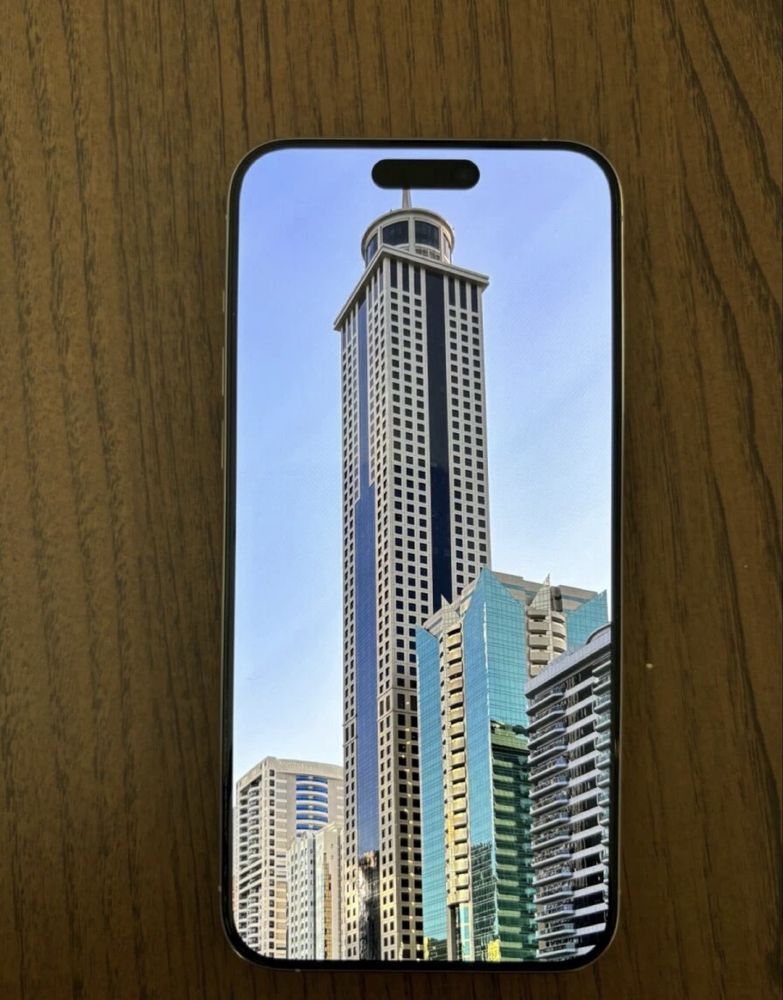 iPhone 15 Pro заключен