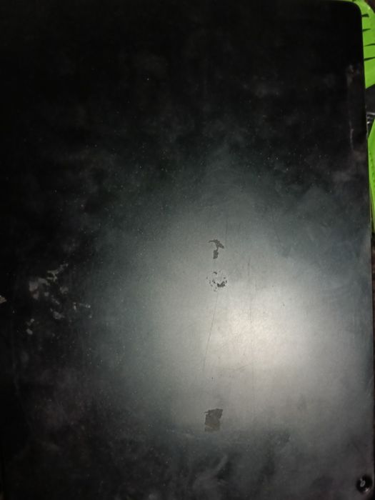 Vând 2 tablete la pachet ambele cu ecranul crapat una ptr piese