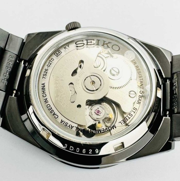 Автоматен часовник Seiko 5 със стоманен корпус и черен циферблат
