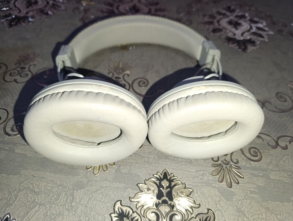 Katta bluetoothlik naushnik (Quloqchin)
