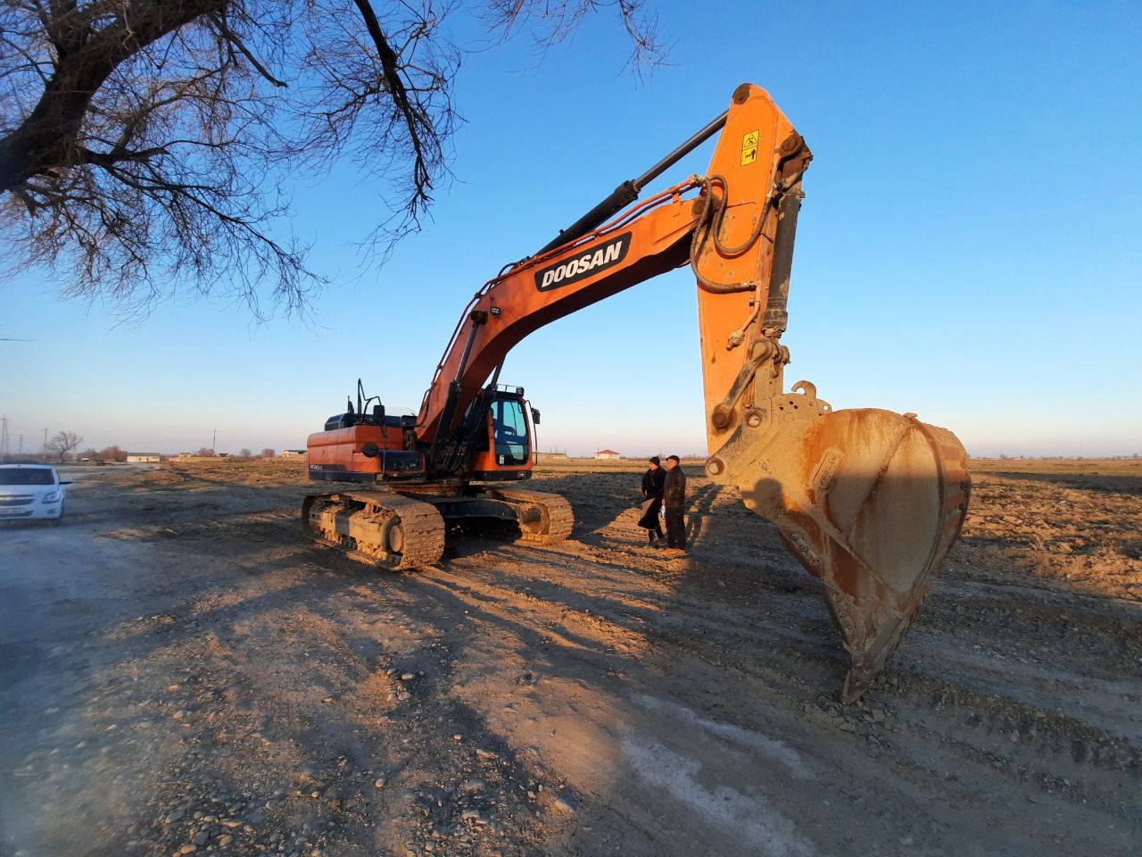 Услуг Экскаватор 340 Гусеничный Спецтехника Ковша 2 куб DOOSAN 340