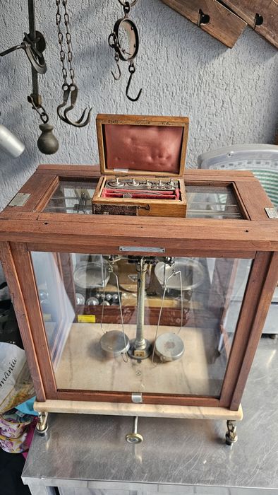 Balanta /Cantar bijuterie  de precizie anul 1950  funcțională !
