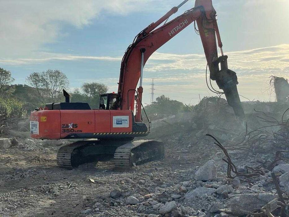 Inchiriere excavator, buldoexcavator si alte utilaje cu operator