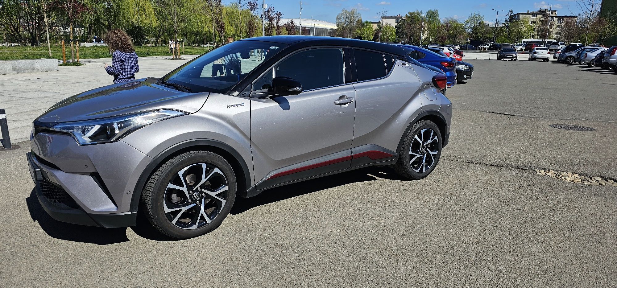 Vând Toyota C-HR.