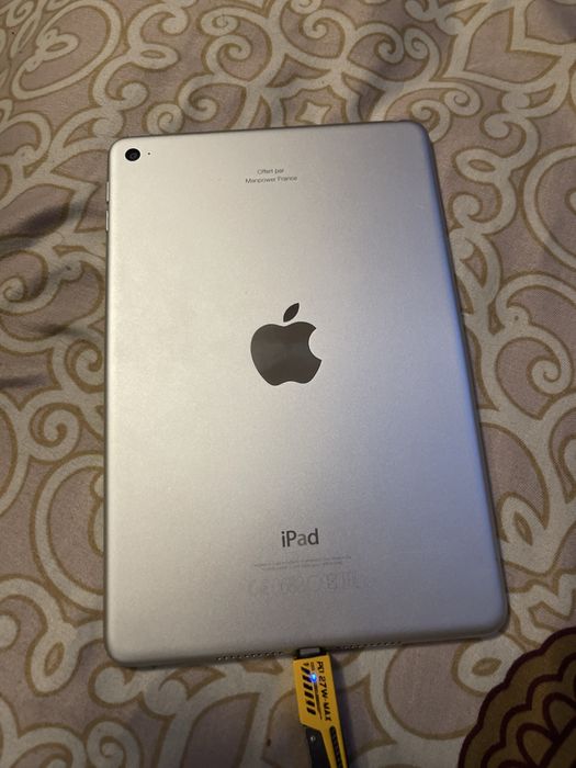 Ipad mini generatia 4
