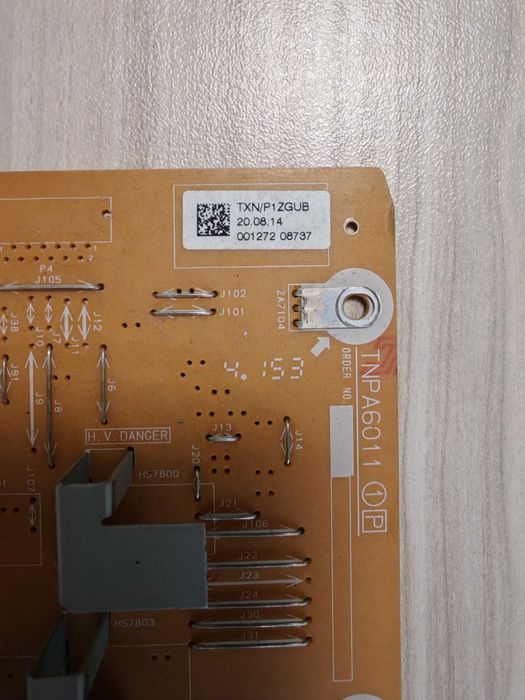 Продавам резервни части за телевизор Philips TX-42AS650E