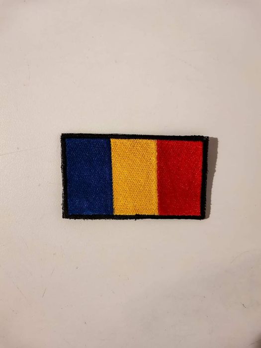 4 Insigne brodate cu steagul României cu scai