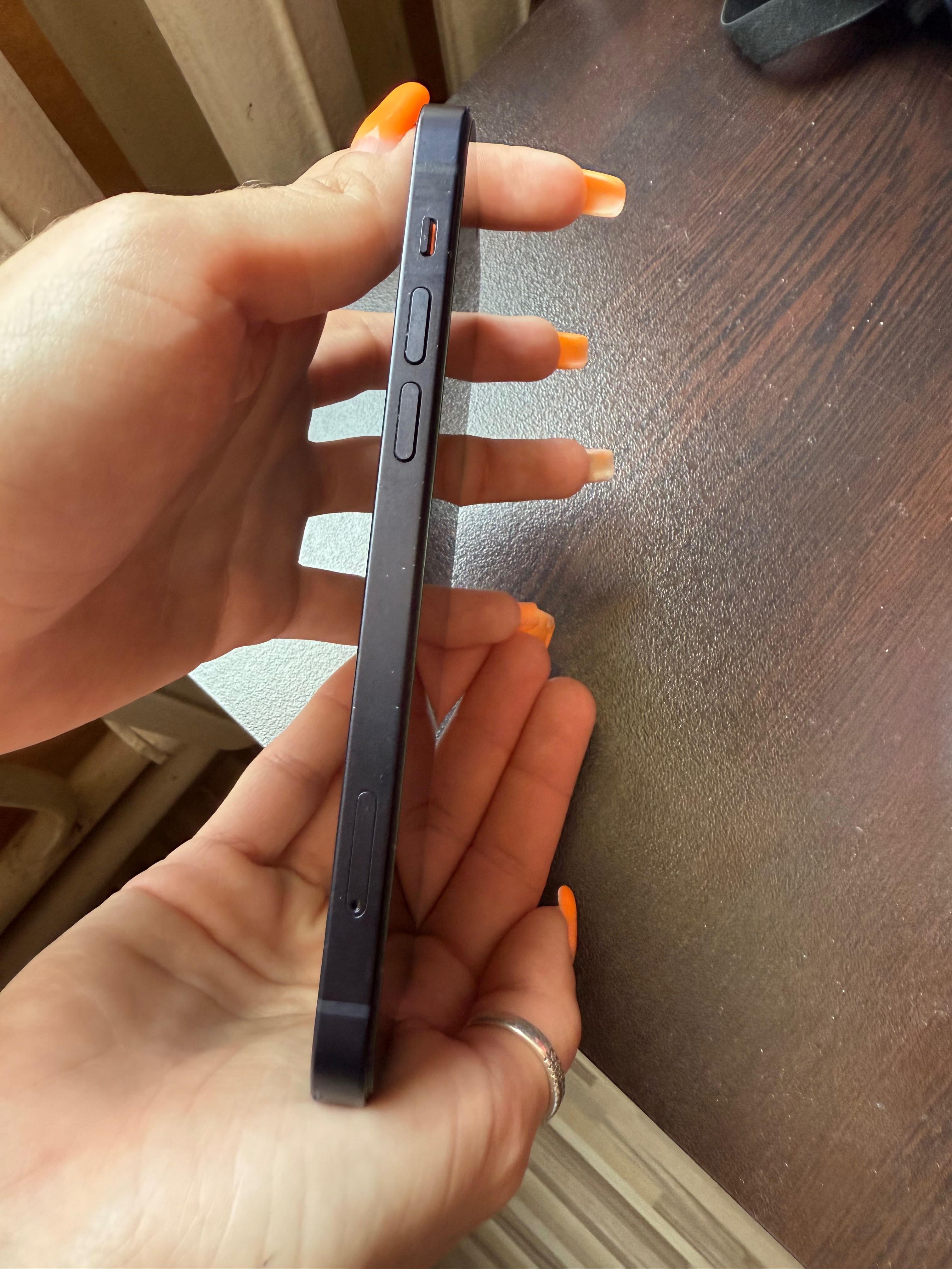 iPhone 12 (с гаранция)