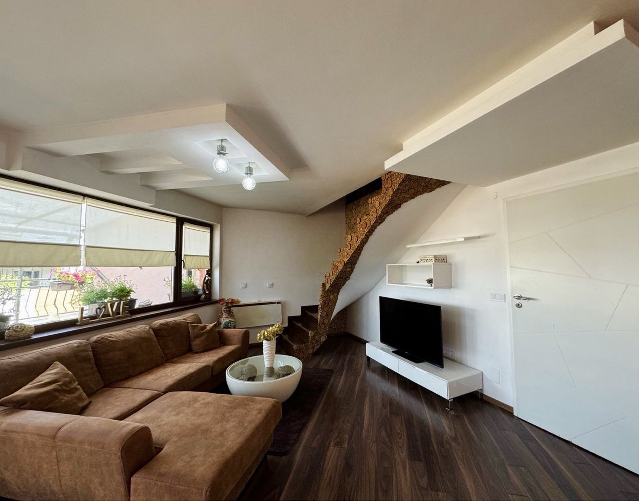 Продава се Тристаен апартамент в София, в.з. Бункера - 128 кв.м за 2258 €/кв.м - Снимка #1