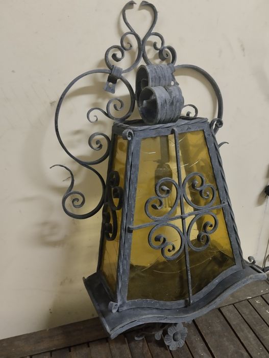 Стар фенер от ковано желязо