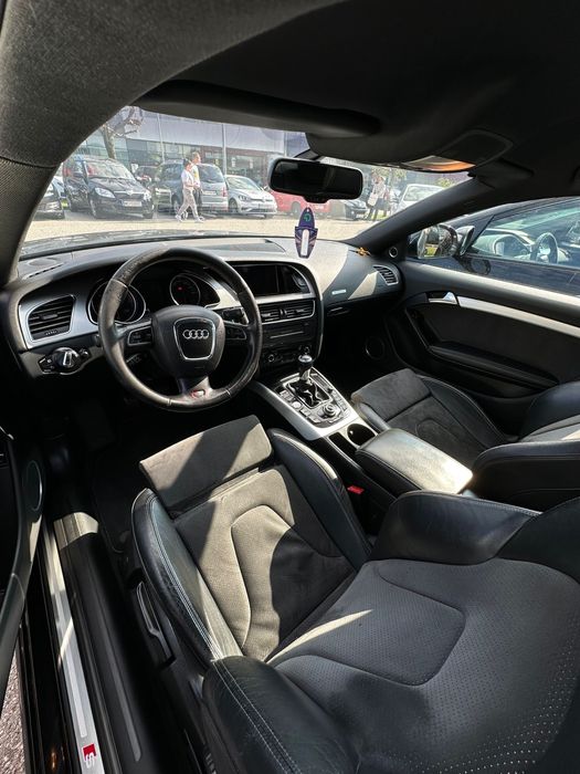 Vând Audi A5 Coupe Quattro model cu pachet S-line