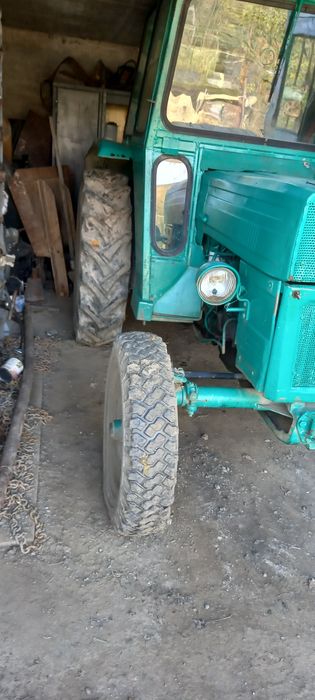 Tractor UTB 445 cu cabina