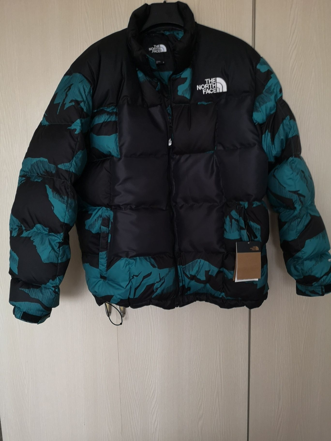 Geaca noua cu eticheta The North Face Lhotse umplutura din puf