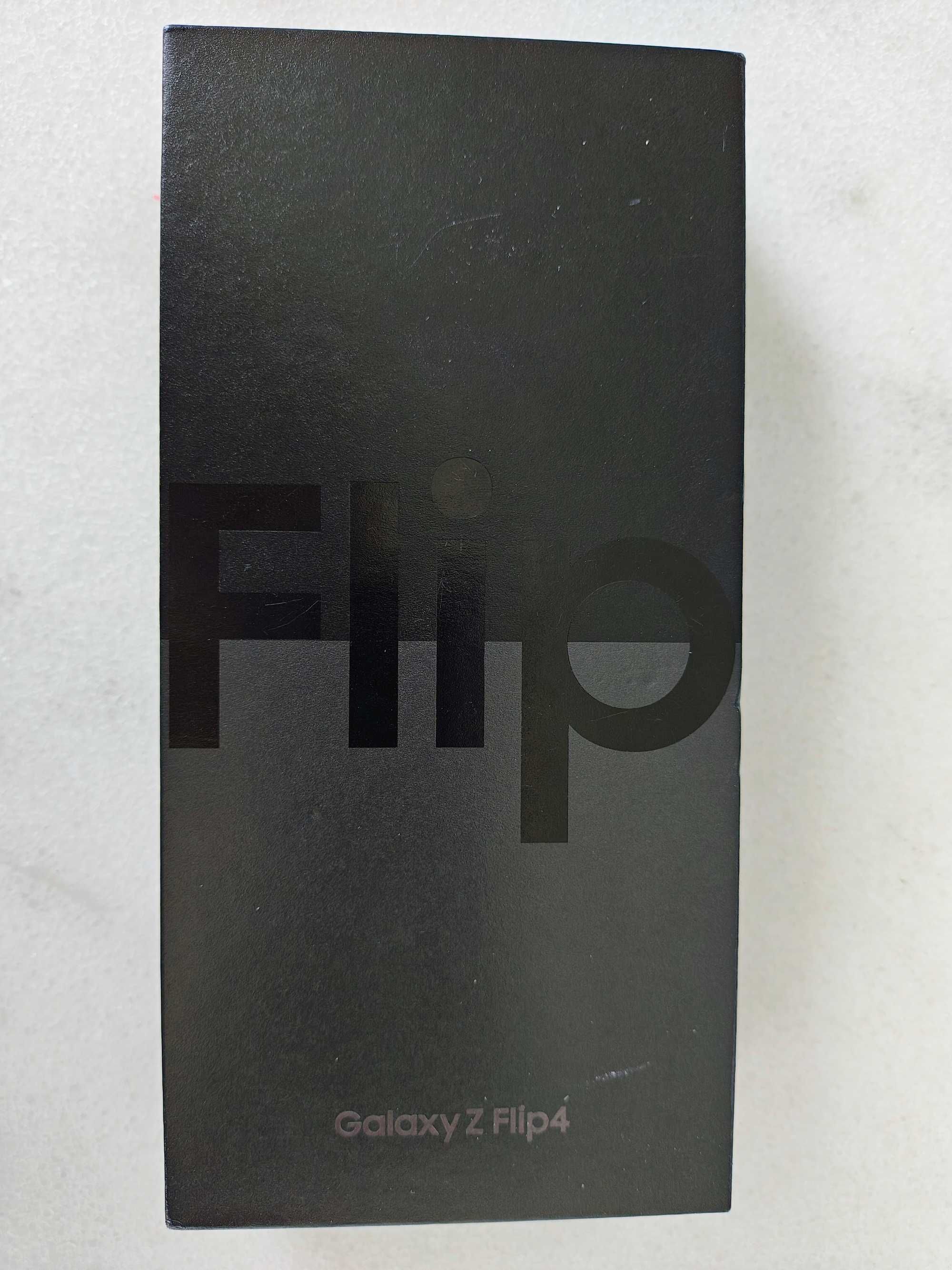Продавам смартфон Samsung Galaxy Flip4