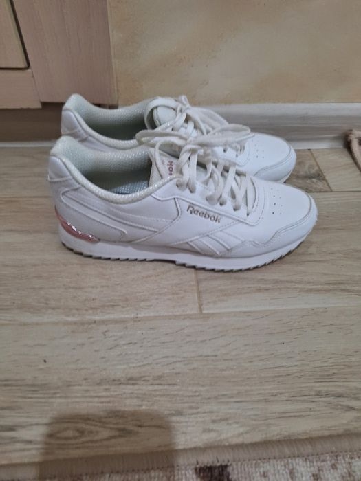 Дамски маратонки на Reebok