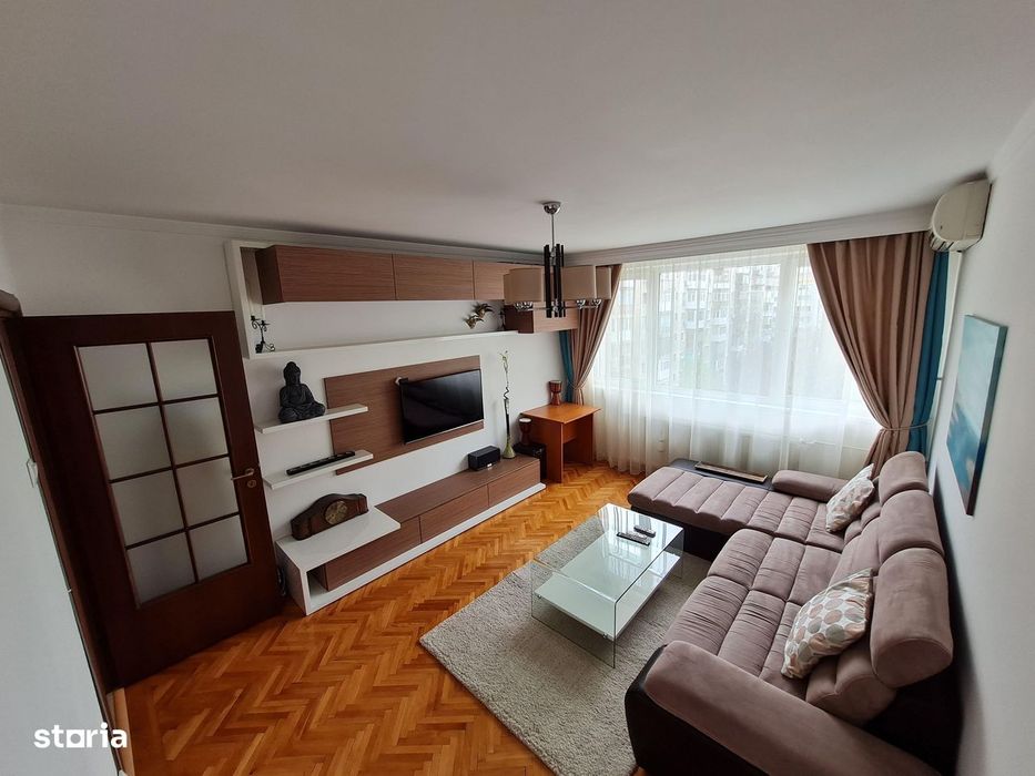 Propietar vând apartament 2 camere, decomandat + loc parcare și boxă.