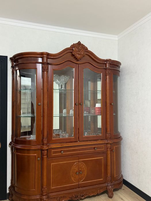 Продается сервант горка