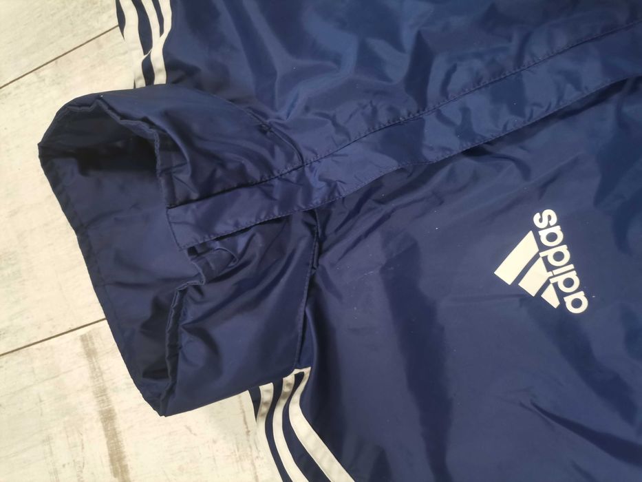 Ветровка Adidas без забележки