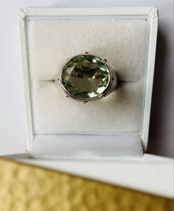 Inel din argint cu ametist verde