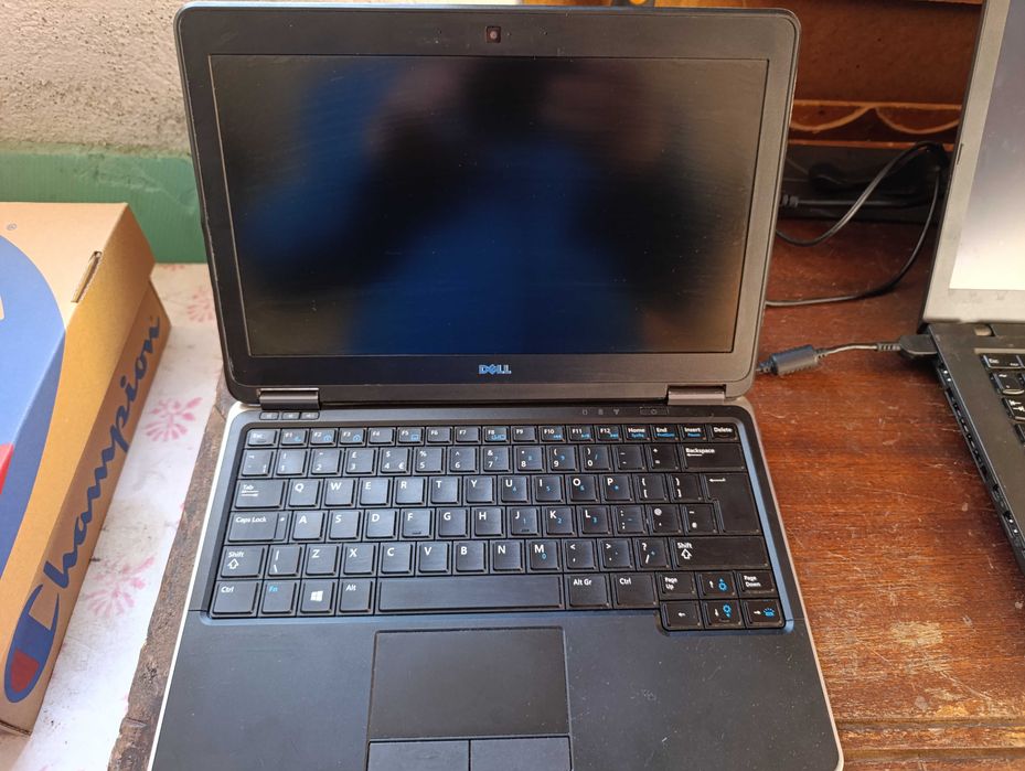 Лаптоп Dell Latitude e7240