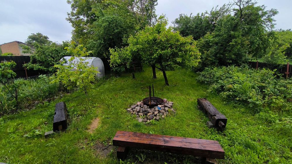 Teren cu livadă și clădiri  – Perfect pentru afaceri turistice