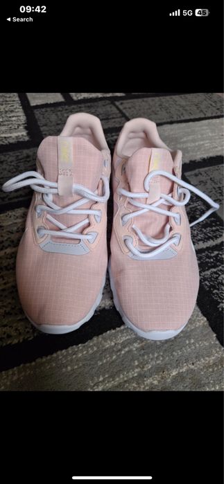 Adidasi Nike Roz