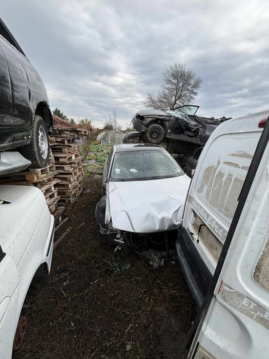 НА ЧАСТИAudi A3 1.8I 125 кс автомат