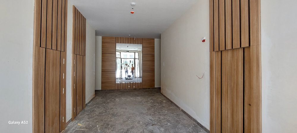 Eshik, pluntis, ofshivka, zinalarga perila o‘rnatamiz. Yog‘och ishlari