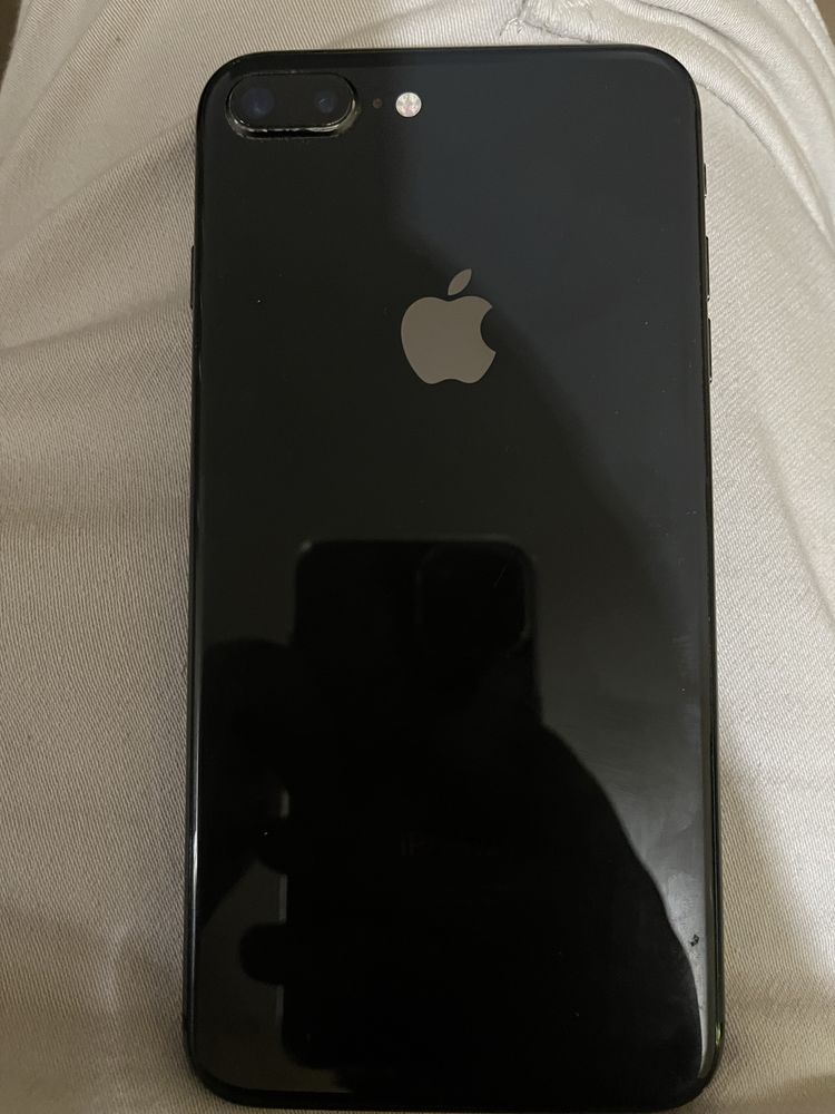 Iphone 8 plus тъмно син 64 гб